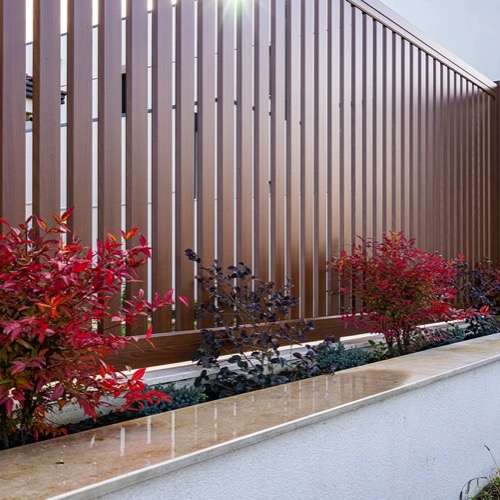 Aluminium fence - cherry wood