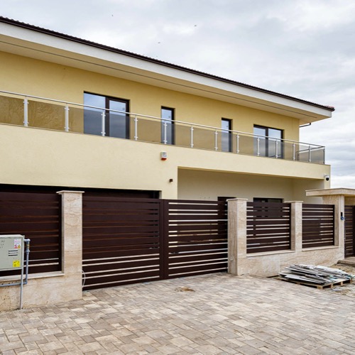 Aluminium fence - RAL 8019