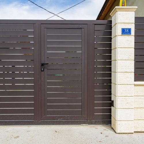 Aluminium fence - RAL 8019