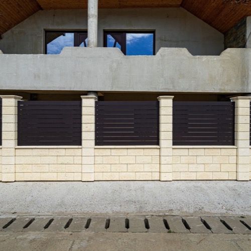 Aluminium fence - RAL 8019