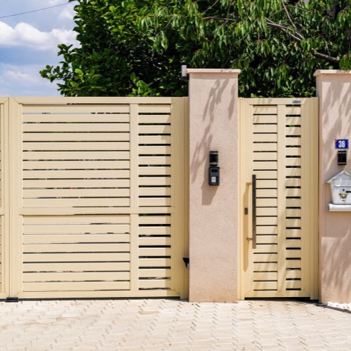 Aluminium fence - RAL 1015