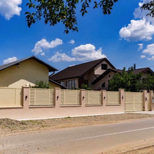 Aluminium fence - RAL 1015