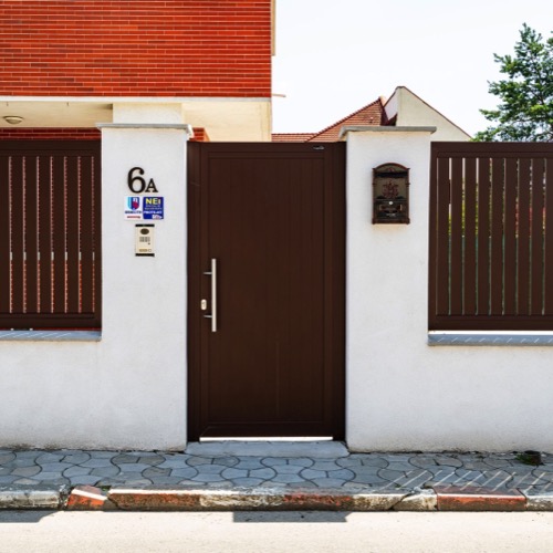 Aluminium fence - RAL 8017