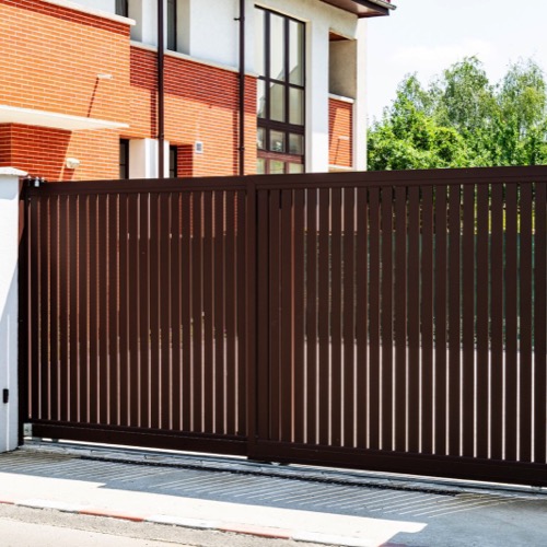 Aluminium fence - RAL 8017