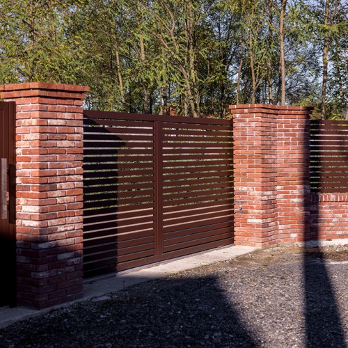 Aluminium fence - RAL 8017