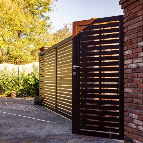Aluminium fence - RAL 8017
