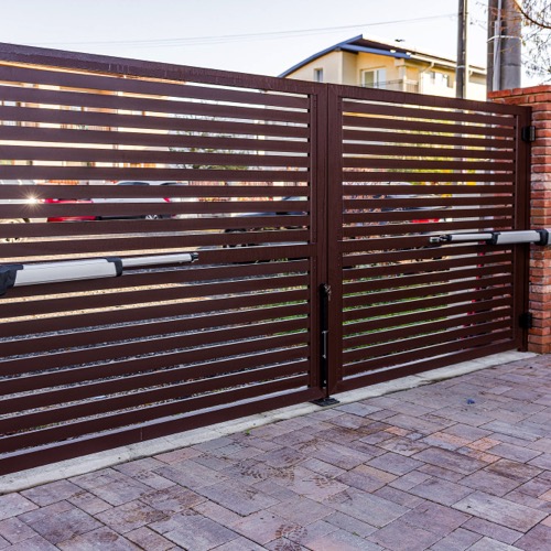 Aluminium fence - RAL 8017