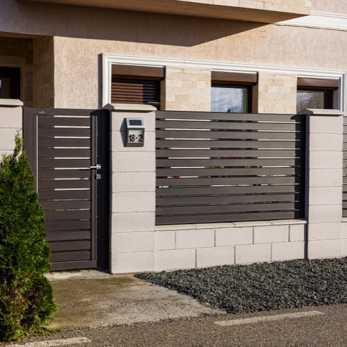 Aluminium fence - RAL 8019