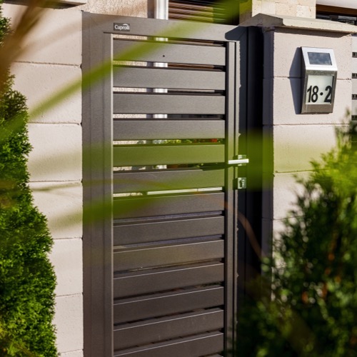 Aluminium fence - RAL 8019
