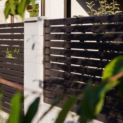 Aluminium fence - RAL 8019