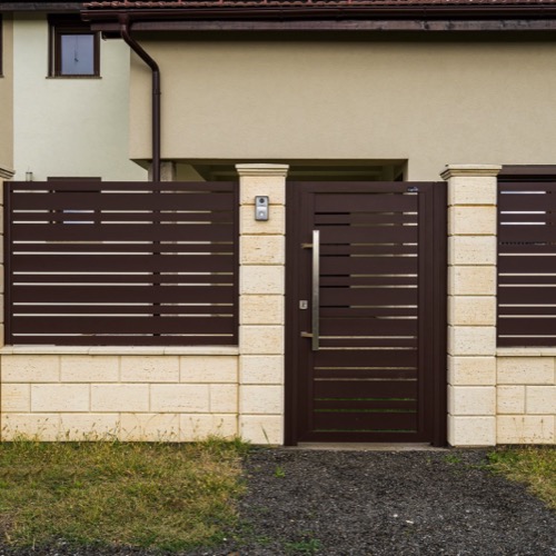 Aluminium fence - RAL 8017