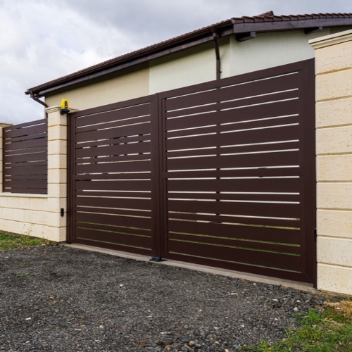 Aluminium fence - RAL 8017