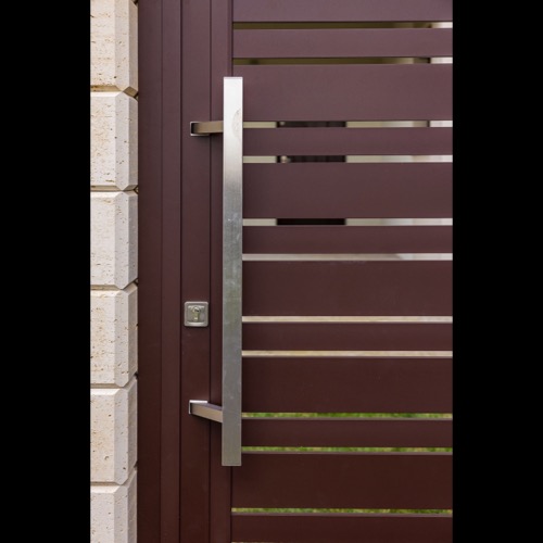 Aluminium fence - RAL 8017