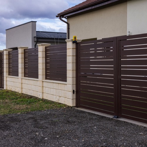 Aluminium fence - RAL 8017