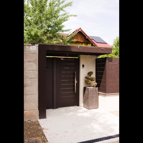 Aluminium fence - RAL 8019