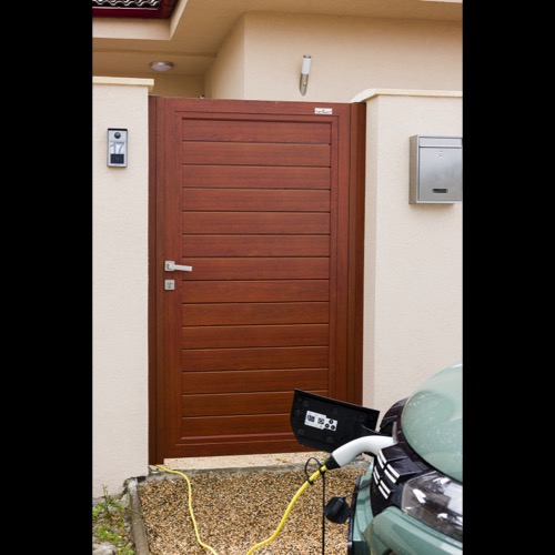 Aluminium fence - cherry wood