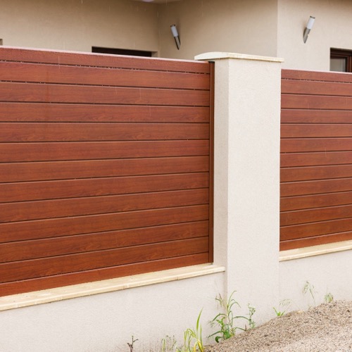 Aluminium fence - cherry wood