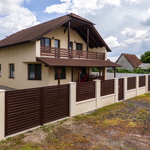 Aluminium fence - RAL 8017