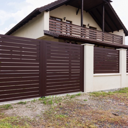 Aluminium fence - RAL 8017
