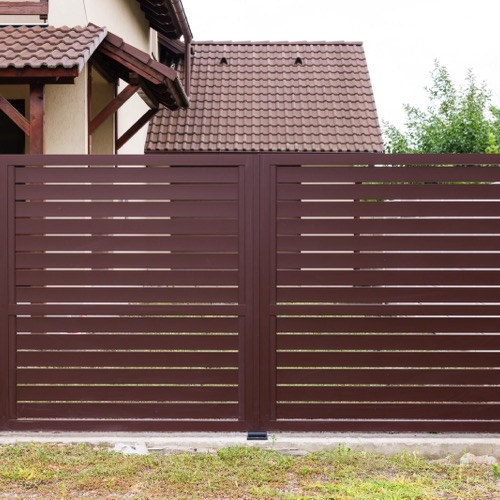 Aluminium fence - RAL 8017