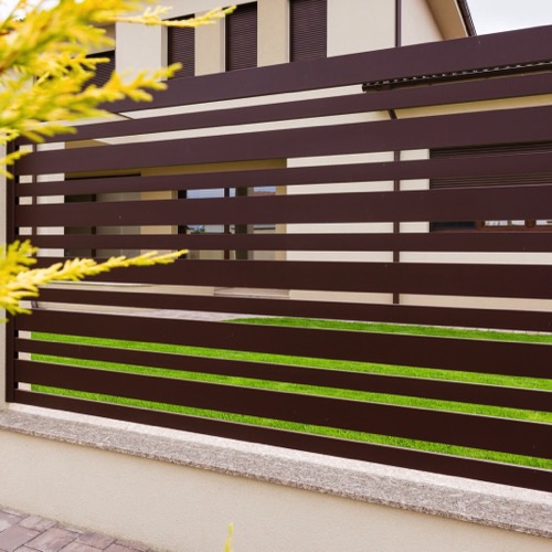 Aluminium fence - RAL 8017
