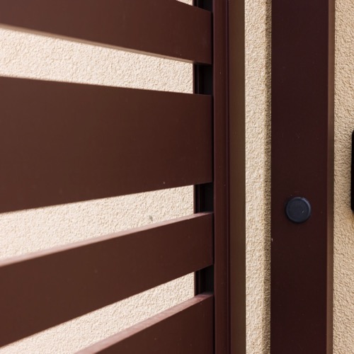 Aluminium fence - RAL 8017