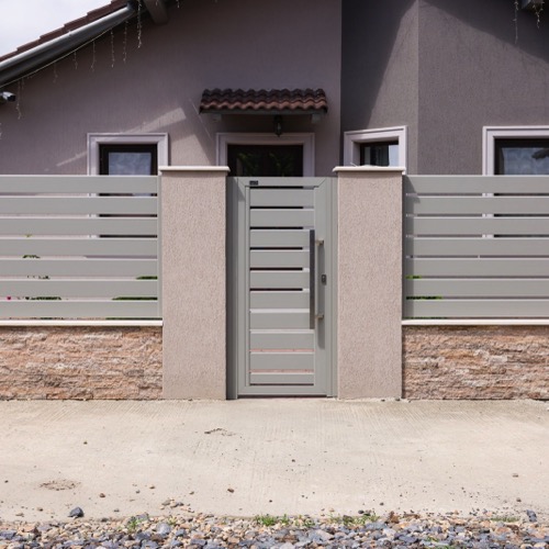 Aluminium fence - RAL 9006