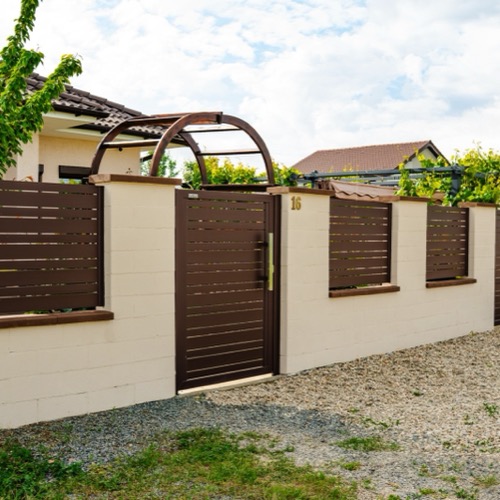 Aluminium fence - RAL 8017