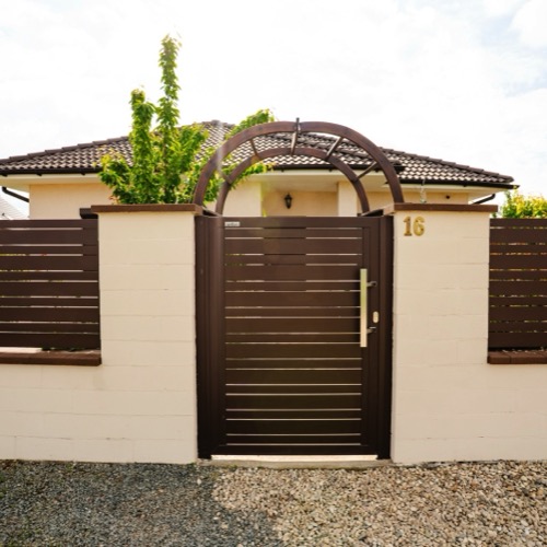 Aluminium fence - RAL 8017