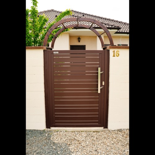 Aluminium fence - RAL 8017