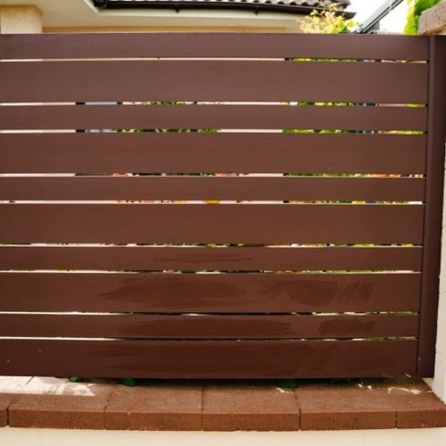 Aluminium fence - RAL 8017