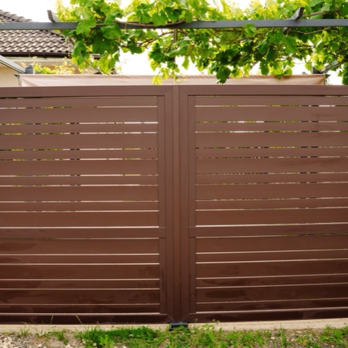 Aluminium fence - RAL 8017