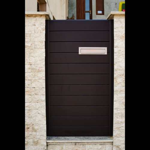 Aluminium fence - RAL 8019