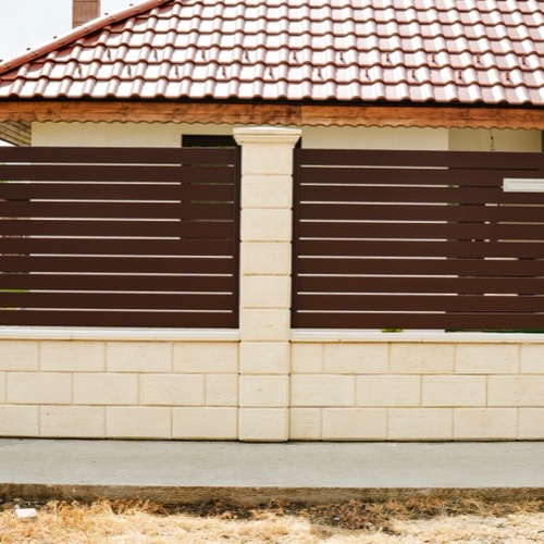 Aluminium fence - RAL 8017