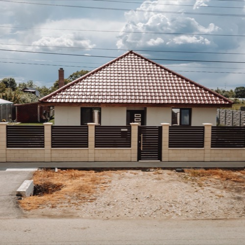 Aluminium fence - RAL 8017