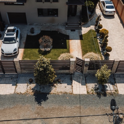 Aluminium fence - RAL 8019