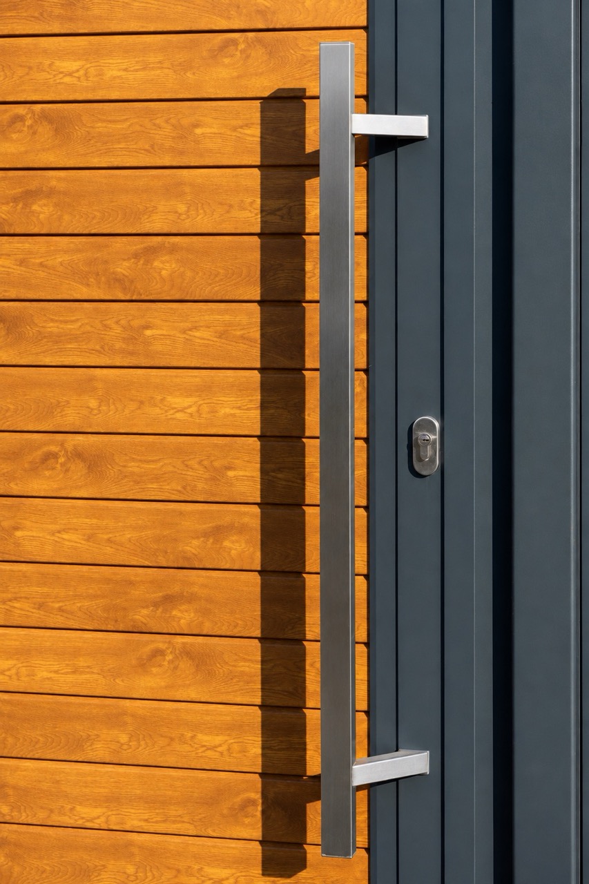 Aluminium pedestrian gate - RAL 8019